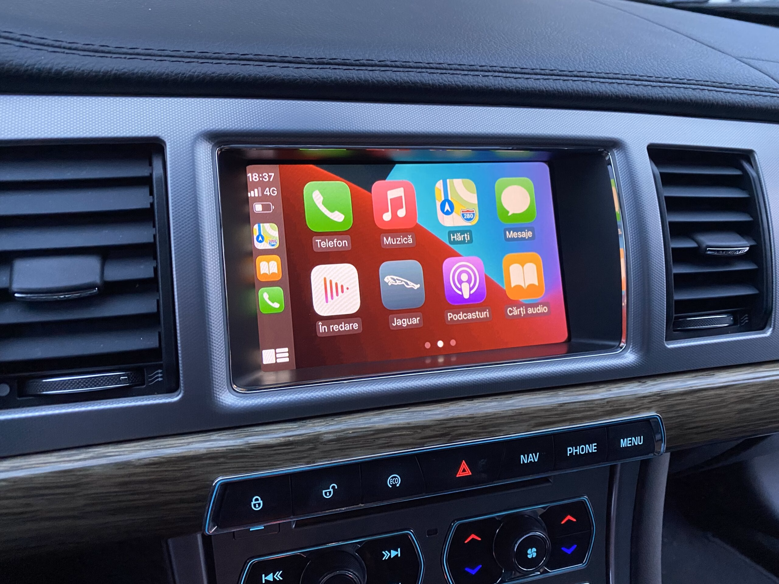 Wireless Carplay, Android auto pentru Land Rover si Jaguar cu sistem multimedia Bosch si cu display de 8". Mirror link si USB multimedia player